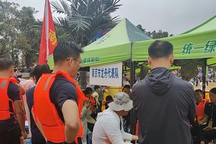 B费：新老板的到来不会改变什么 我们会一场一场好好踢